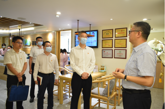 市委編辦主任徐波同志到企業(yè)開展“大走訪、大座談、大起底”行動207.png