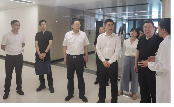 市委編辦赴深圳大學(xué)附屬華南醫(yī)院調(diào)研419.png
