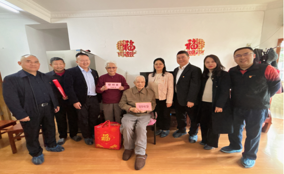 （信息稿）情系老黨員 關懷暖人心——市委編辦春節前夕組織到“一對一”掛點聯系社區開展走訪慰問活動319.png